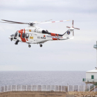 El equipo de salvamento cuenta con helicópteros y varias embarcions para|por actuar con rapidez.