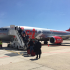 Un avión de Jet2 en el aeropuerto de Reus este viernes.