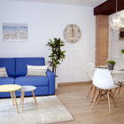 La sala d'estar d'un dels pisos turístics de Tarragona gestionats per Tarragona Suites.