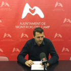 L'alcalde de Mont-roig, Fran Morancho, durant la roda de premsa.