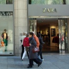 Inditex és propietària de botigues com Zara, Pull&Bear, Stradivarius, Bershka i Massimo Dutti, entre d'altres.