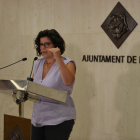 La regidora Montserrat Vilella durant la presentació del procés de tramitació de les subvencions per a menjador escolar.