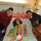 Imatge de la visita dels jugadors del Nàstic ingressats als hospitals tarragonins.
