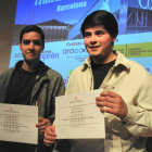 Los estudiantes de Valls con el diploma acreditativo del primer premio.