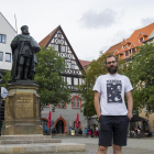 El reusenc Vicenç Torrent, en una plaça de Jena.