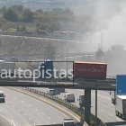El humo generado por el fuego en una fotografía de las cámaras situadas a la misma la autopista.