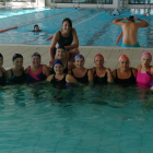 Imatge del grup de persones afectades de fibromiàlgia a la piscina municipal coberta.