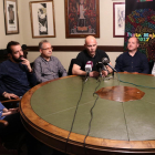 Pla general de la roda de premsa dels administradors de la Festa Major de Vilafranca 2017 per explicar el cartell de la diada de Sant Fèlix. Els acompanya el Cap de Plaça, Jordi Bertran. Imatge del 4 d'abril de 2017 (horitzontal)