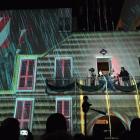 Imatge del festival de llums projectat sobre la façana de l'Ajuntament.