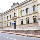Imatge de la façana de l'escola Antoni Vilanova de Falset.