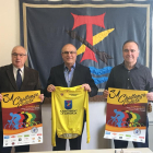 De izquierda en derecha, el presidente del Club Ciclista la Canonja, Francesc Estellé Ros, con el alcalde de la Canonja, Roc Muñoz y el concejal de deportes, Paco Domínguez.