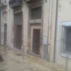 L'incendi ha tingut lloc a la planta baixa del número 18 del carrer del Trinquet Nou, al cor de la Part Alta de Tarragona.
