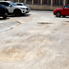 Aquest és l'estat actual d'un dels aparcaments del Campus Sescelades, ple de clots.