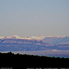 El #Montsec i els cims del #Pirineu nevats des de la webcam de #Rojals a 78 i 140 km de distància respectivament