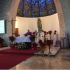 El pare Mario Buonnano, durant la missa celebrada ahir, festivitat de la Mare de Déu del Loreto.