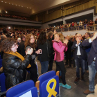 Raül Romeva saludant el públic que es va reunir ahir al vespre al Centre Cultural de Valls en el seu primer acte de campanya.