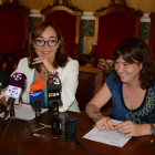 La consellera de Festes, Begoña Floria i la directora castellera del Concurs, Ester Roca.