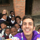 El Gerard ha ensenyat a llegir en anglès als alumnes d'una escola de primària de Ngcizele.