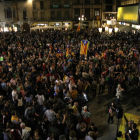 Pla obert de la plaça Mercadal en la concentració per la llibertat de Sànchez i Cuixart i resposta a l'135 a Reus. Imatge del 21 d'octubre de 2017
