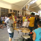 Instant del vermut musical celebrat al carrer Còs del Bou durant el Sant Magí de 2016.