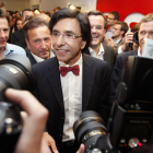 Elio di Rupo a la seu del Partit Socialista de Brussel·les, en celebració després d'haver-se conegut els bons resultats del partit a les eleccions federals el 2010.