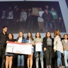 Els alumnes recollint el premi a Madrid.