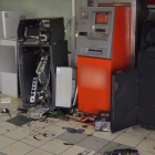 Imagen de uno de los cajeros automáticos que la organización hizo volar con explosivos.