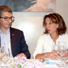 Carles Navarro, director general de BASF España y Anne Berg, directora de los centros de producción en el Estado.