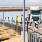 Así son los láseres del AP2 que dibujarán el límite de los carriles de la autopista cuando haya niebla