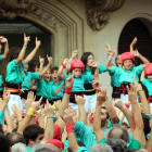 Imatge dels castellers de Vilafranca celebrant després del 3d10 amb folre i manilles