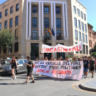 Plano general de la capçalara de la manifestación convocada por el Sindicat d'Estudiants durante la marcha por la Rambla de Tarragona.