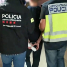 Agentes de los Mossos y la Policía Nacional detienen en Madrid uno de los siete miembros del grupo criminal especializado en butrones.