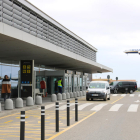 Un avió de Ryanair a punt d'aterrar a l'aeroport de Reus.