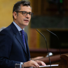 El ministro de Presidencia, Félix Bolaños, en la tribuna del hemiciclo del Congreso.