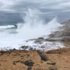 Imagen de axiu de fuertes olas|oleadas en la zona del Arrebatamiento de Tarragona.