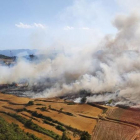 Vista aèria d'un incendi a Vallbona de les Monges.