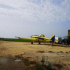 Imatge d'una avioneta que s'utilitza per fer tractaments contra el mosquit al delta de l'Ebre.