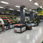 Imatge de la secció de fruites i verdures del supermercat reformat de Mercadona al carrer Manuel de Falla de Tarragona.