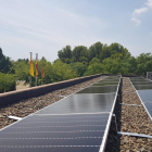 Imatge de la instal·lació de plaques fotovoltaiques als equipaments municipals de Mont-roig del Camp.