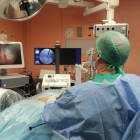 El equipo de cirugía endoscópica lumbar del Hospital de El Vendrell.