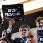 El expresidente y eurodiputado de JxCat Carles Puigdemont durante una protesta en la Eurocámara por el espionaje con Pegasus a eurodiputados.