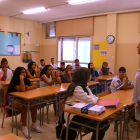 Alumnes de l'Institut Escola Mediterrani de Tarragona a l'inici de la primera classe en el primer dia.