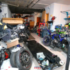 El taller con las motos robadas.