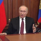 El presidente de Rusia, Vladímir Putin, anuncia el inicio de un ataque militar contra Ucrania a través de un discurso televisado.
