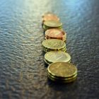 Pila de monedes de cèntims i també d'un euro.