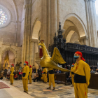 L'àliga de Tarragona ballant davant la relíquia de Santa Tecla a la catedral de Tarragona, en un moment històric.