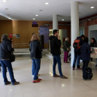 Veïns del centre de Tarragona votant a l'Institut Vidal i Barraquer, aquest 10-N.