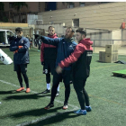 Óscar Ambrós dando instrucciones a sus entrenadores.