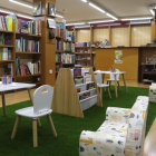 Imatge de la planta inferior de la llibreria La Capona dedicada al públic infantil i juvenil.