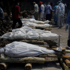 Cadáveres a punto de ser incinerados a la india, uno de los païssos más afectados por la pandemia.